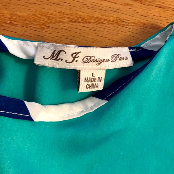 ✨Adorable color block shirt size L - Picture 3 of 4